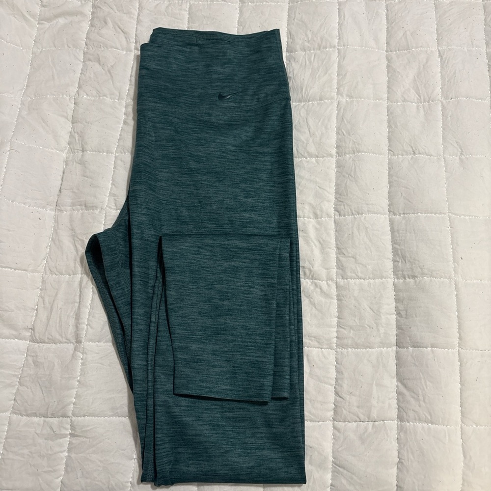 WMNS MEDIUM NIKE BLUE/TEAL DRI-FIT LEGGINGS WORN ONCE